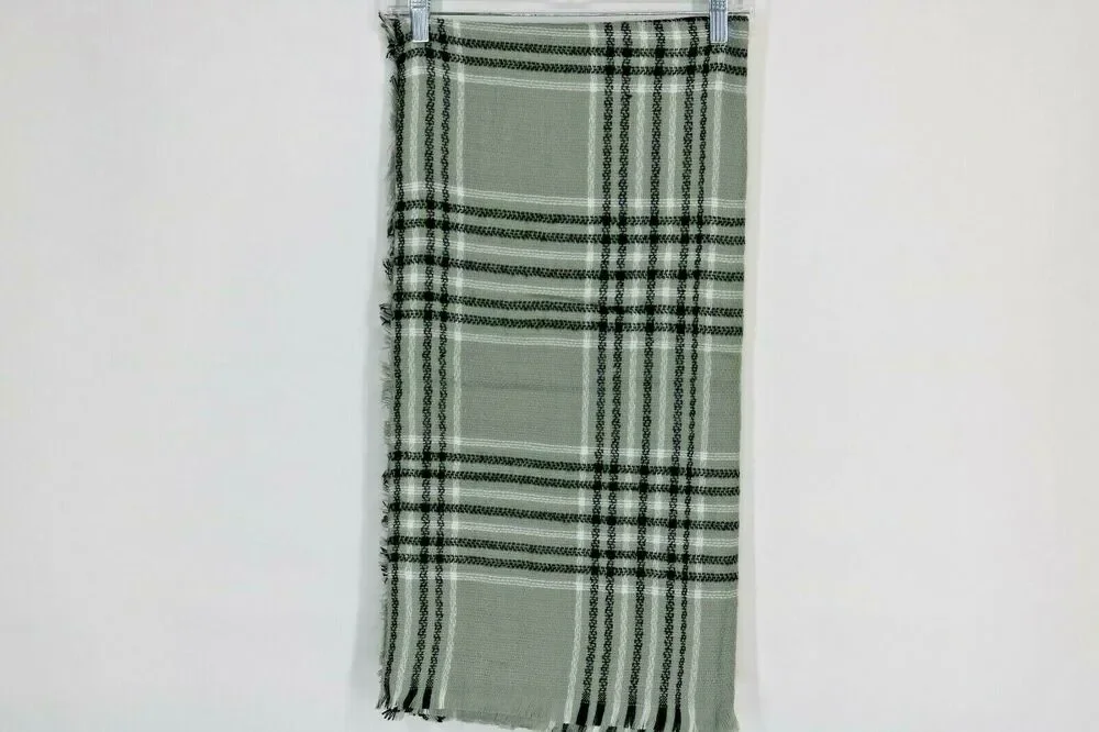 Women’s Gray Black White Plaid Scarf
